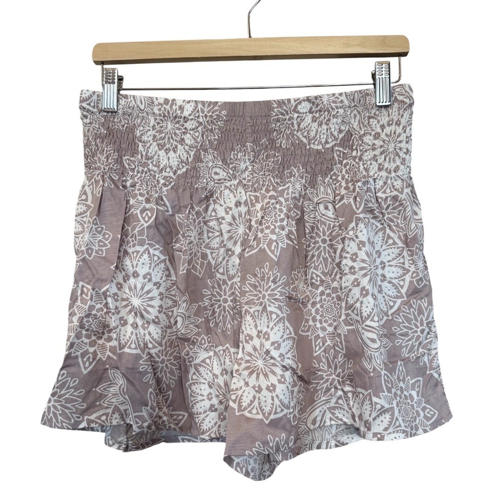 Women's NWT Lotus and Luna 100% Rayon  Handcrafted Smocked Casual Shorts L/XL